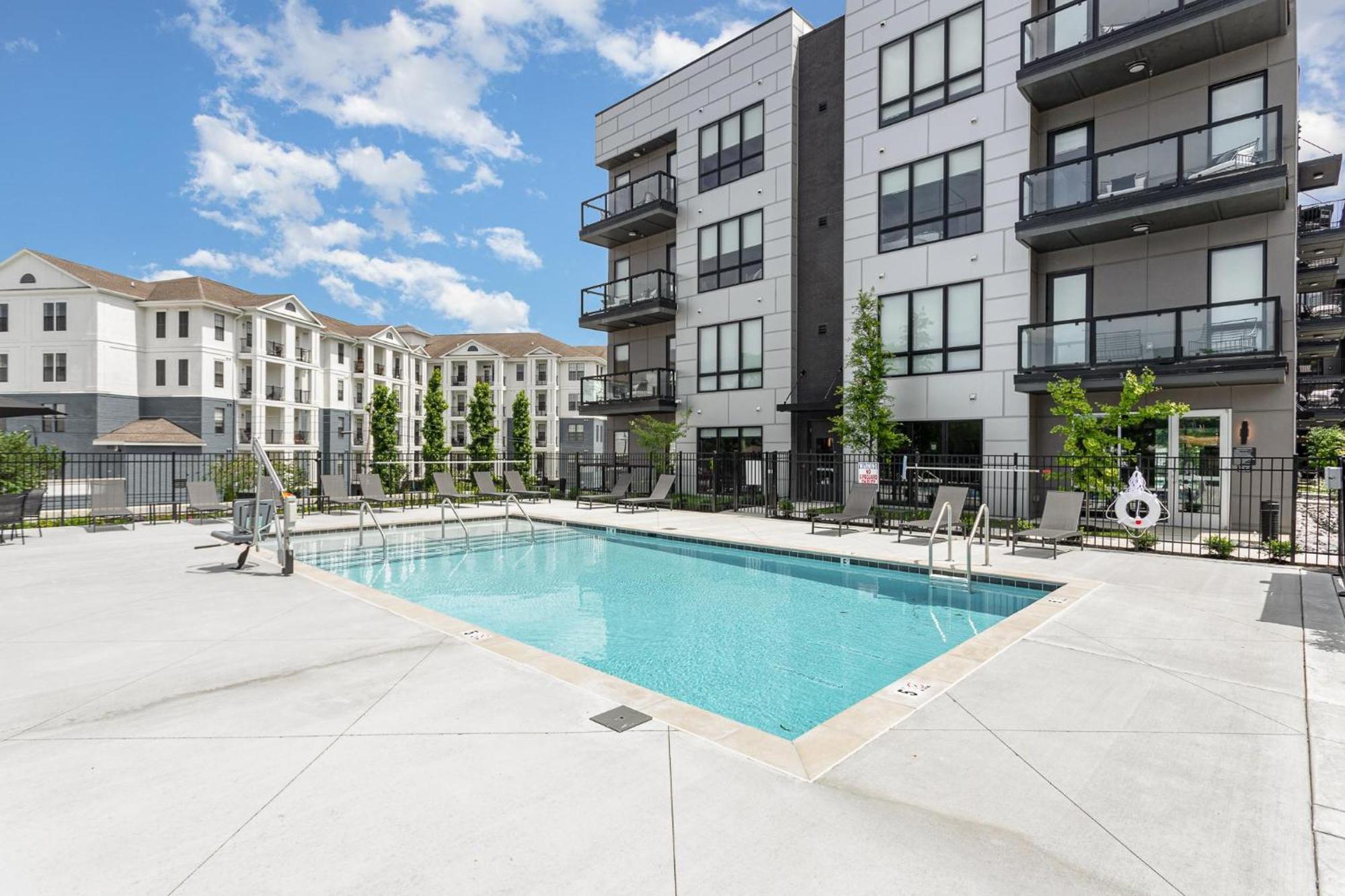 Little Athens - 4 Luxe - West End * Nashville